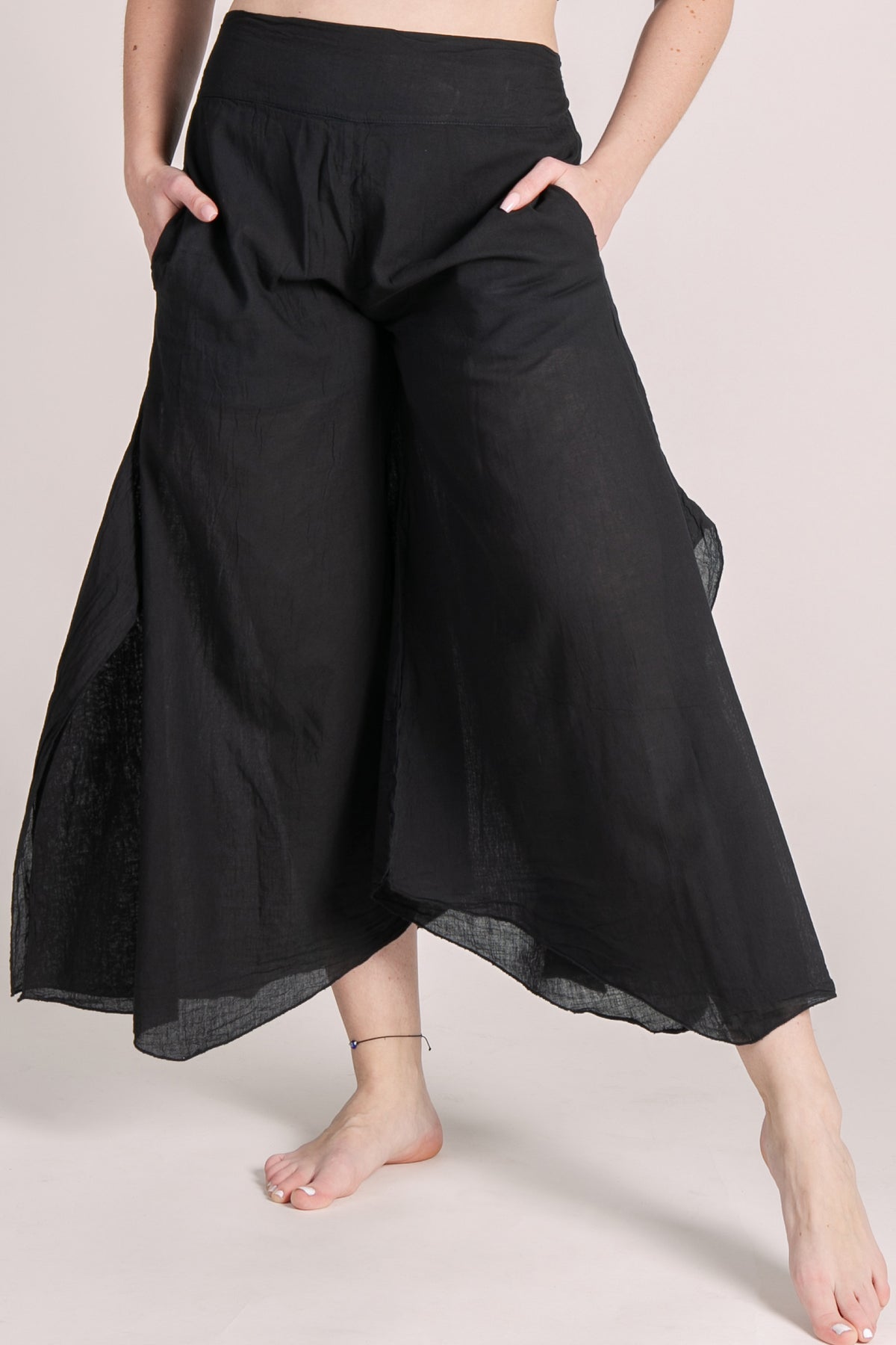 Breeze Black Cotton Artisan Palatsihousut - Berry Piper