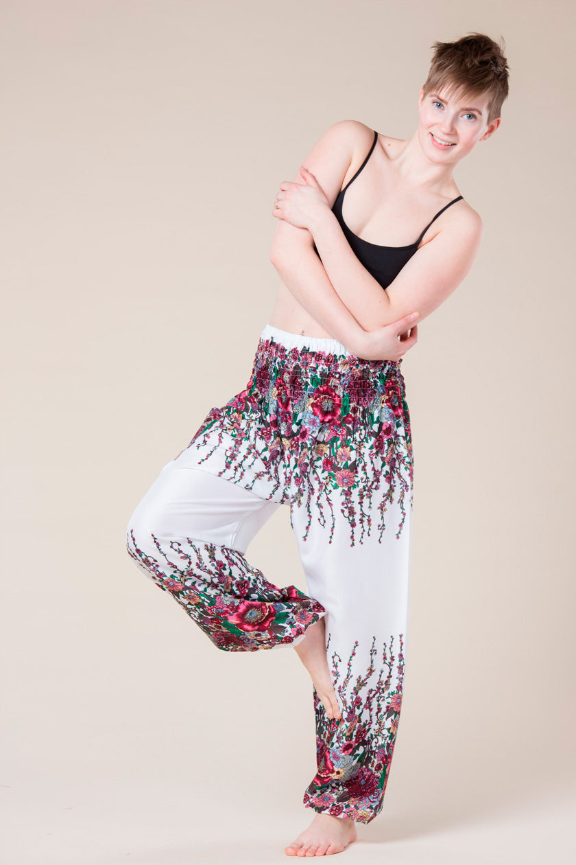 Floral White Artisan Haaremihousut - Berry Piper