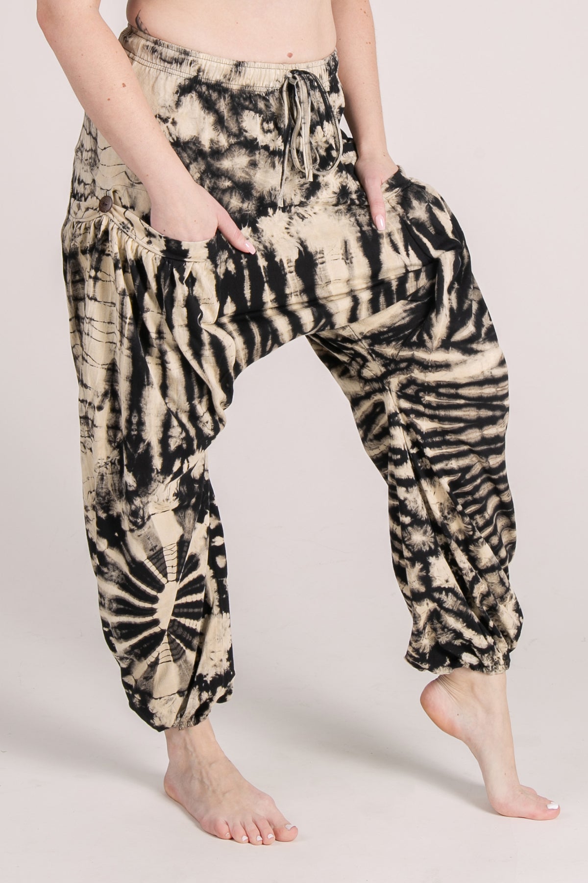 Jungle Burst Black & White Artisan Haaremihousut - Berry Piper