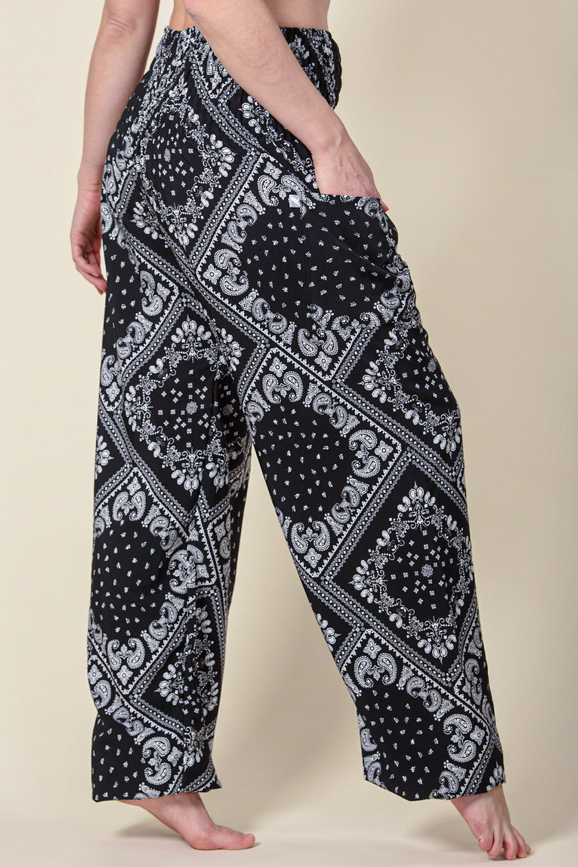 Extended Bandanna Paisley Black Artisan Haaremihousut - Berry Piper