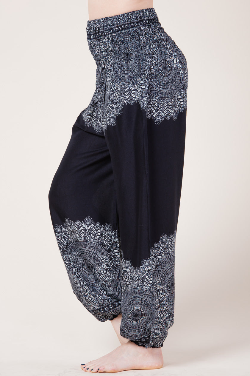 Border Mandala Black Artisan Haaremihousut - Berry Piper