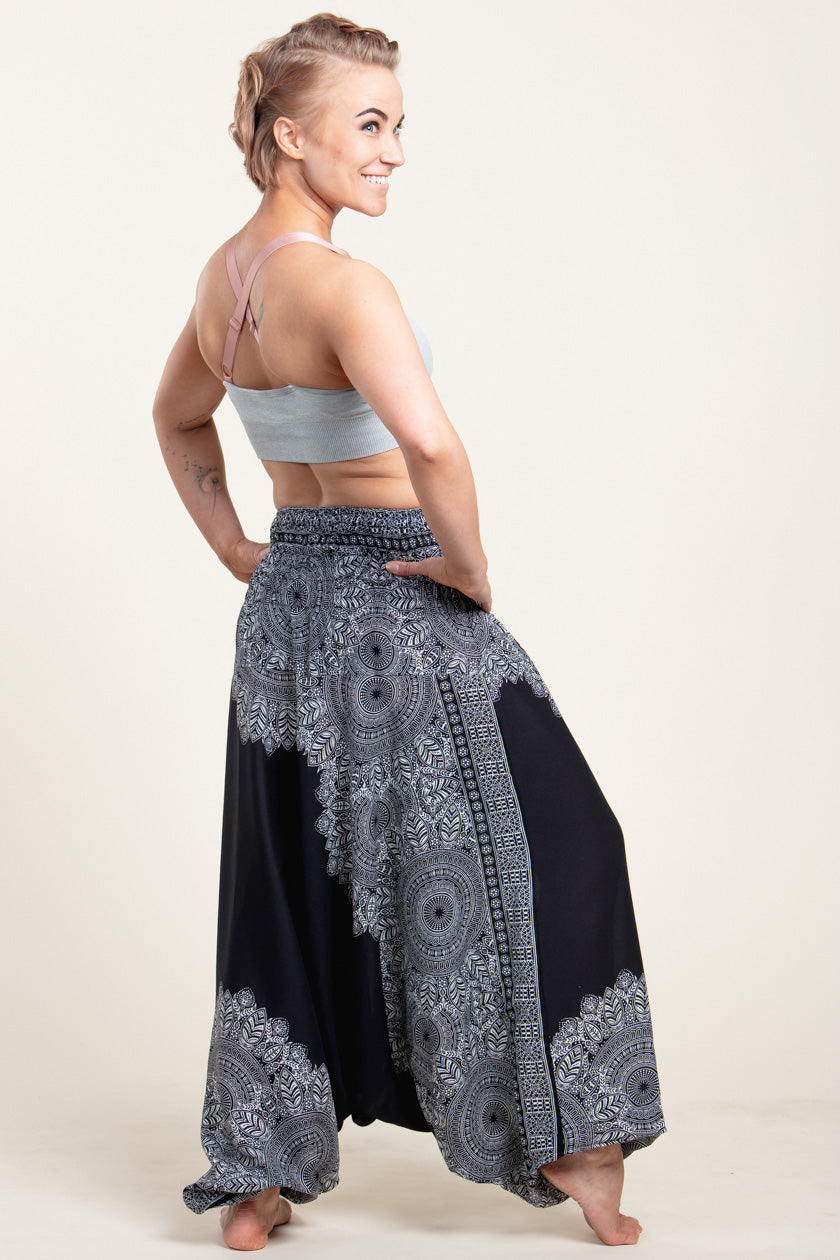 Border Mandala Black Artisan Jumpsuit Haaremihousut - Berry Piper