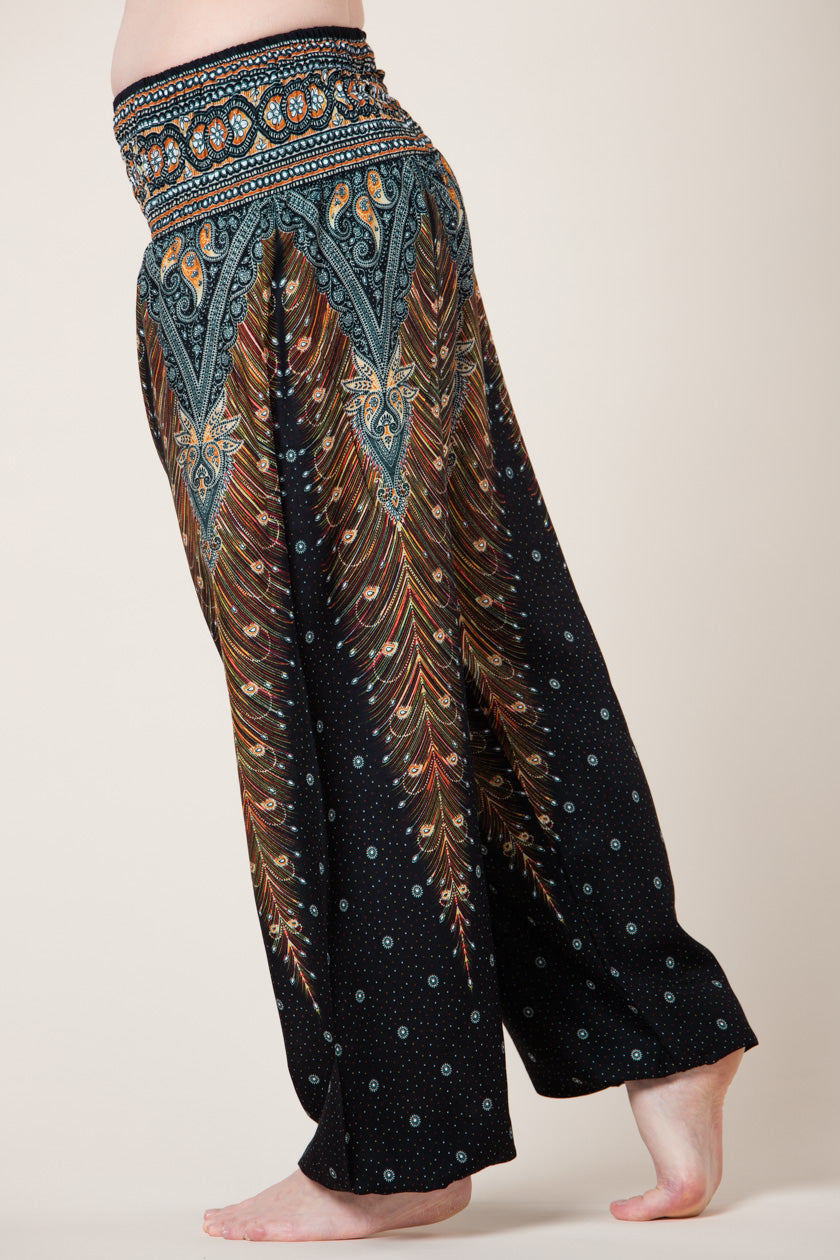 Peacock Feather Black Artisan Haaremihousut - Berry Piper