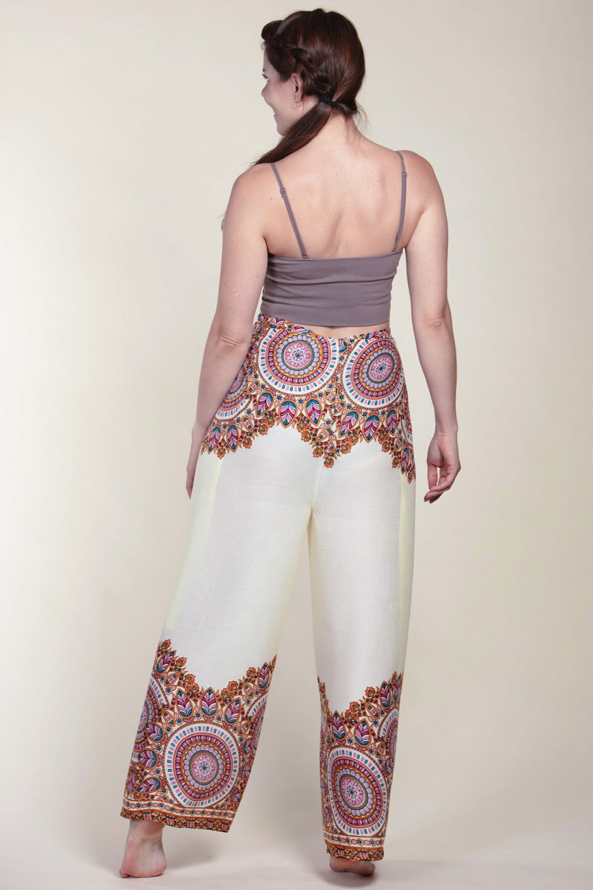 Mandala Feather Cream Artisan Wrap Palatsihousut - Berry Piper